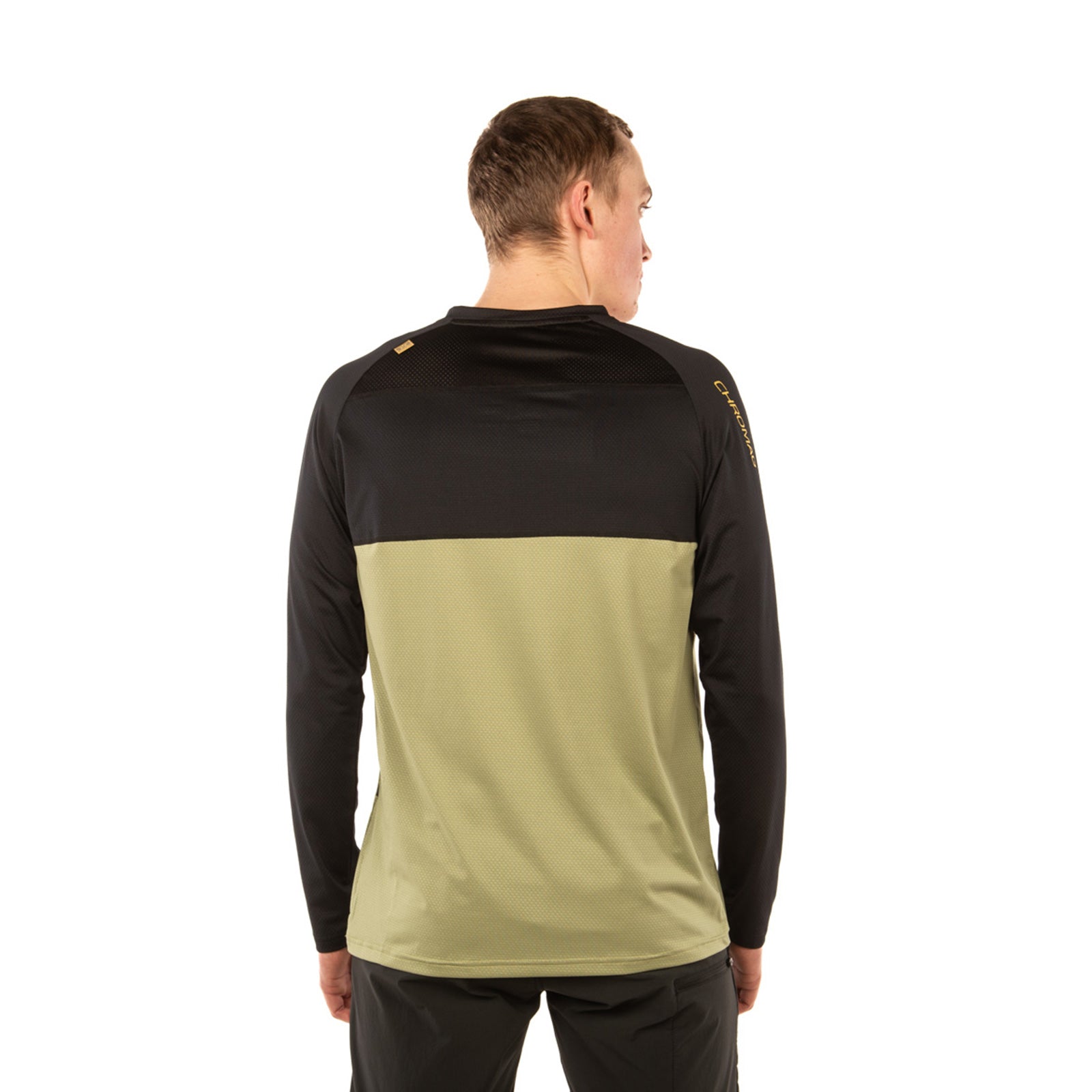 Model is 5' 11" wearing size Large.
