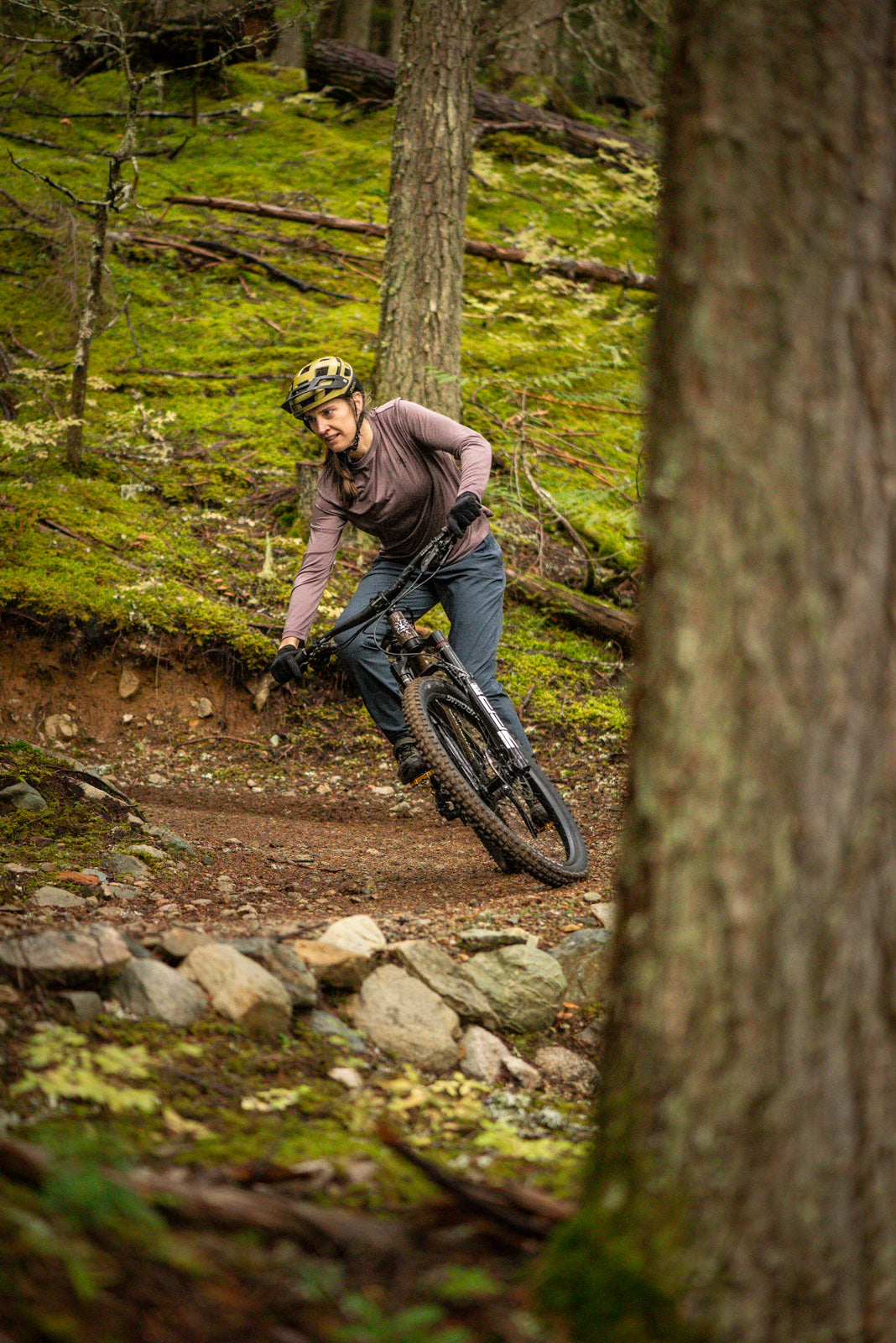 Camiseta Dominion para mujer